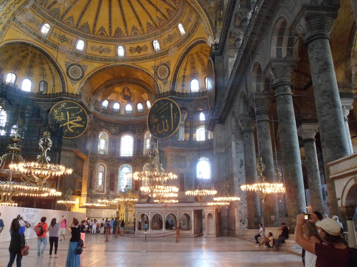 Islam and Christian wall decorations in Hagia Sophia